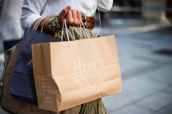 Come personalizzare una shopper tote per renderla unica e alla moda?